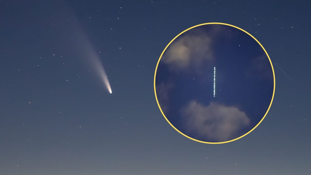 Starlinki i kometa na nocnym niebie